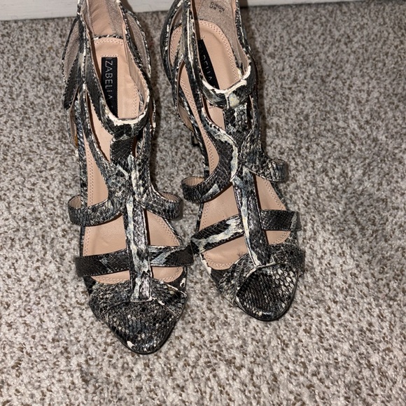 Zabella Rue - Picture 4 of 5